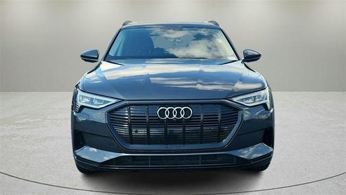 2021 Audi e-tron Premium Plus