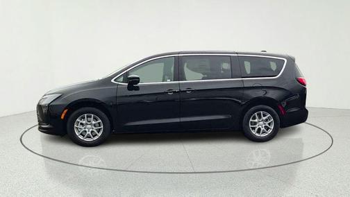 Diamond Black 2027 Chrysler Pacifica SELECT