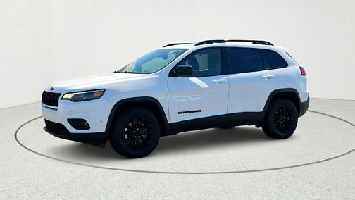 Bright White Clearcoat 2023 Jeep Cherokee Altitude Lux