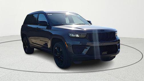 Metallic 2025 Jeep Grand Cherokee Laredo