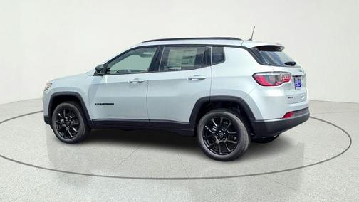 Silver Zynith 2026 Jeep Compass Latitude
