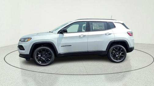 Silver Zynith 2026 Jeep Compass Latitude