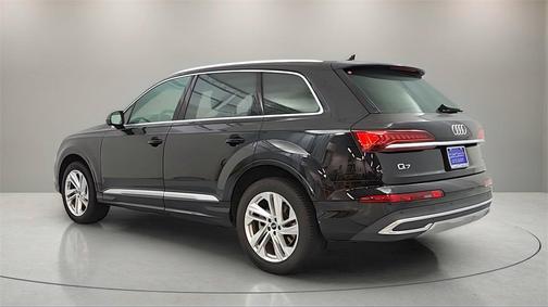 2023 Audi Q7 45 Premium Plus