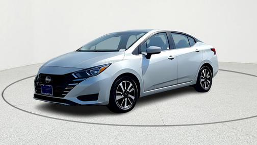 Brilliant Silver Metallic 2024 Nissan Versa 1.6 SV