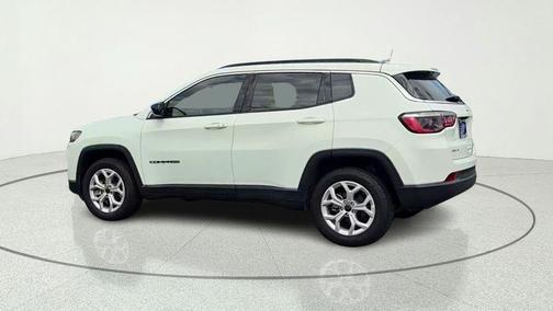 Bright White Clearcoat 2026 Jeep Compass Latitude