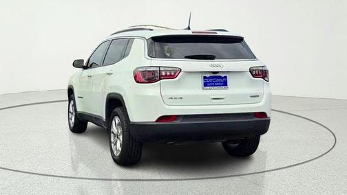 Bright White Clearcoat 2026 Jeep Compass Latitude