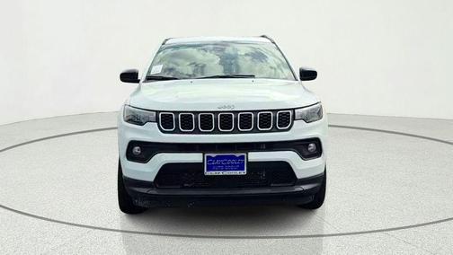Bright White Clearcoat 2026 Jeep Compass Latitude