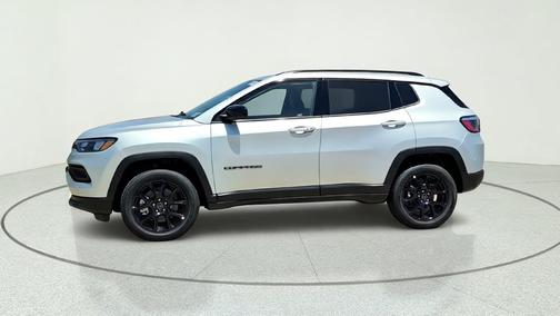 Silver Zynith Metallic Clearcoat 2026 Jeep Compass Latitude