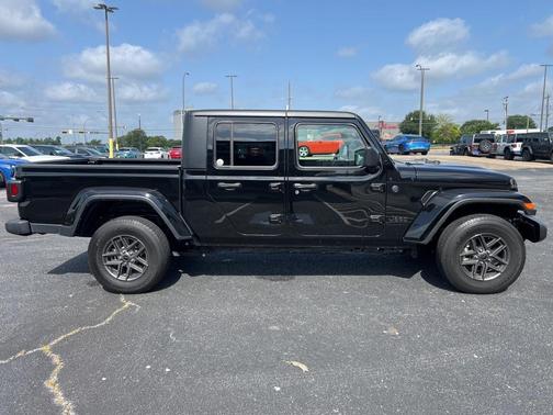 2024 Jeep Gladiator Sport