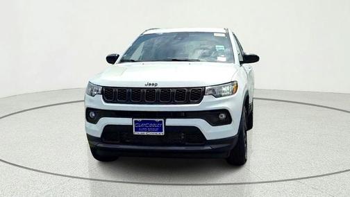 Bright White Clearcoat 2026 Jeep Compass Latitude