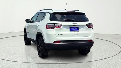 Bright White Clearcoat 2026 Jeep Compass Latitude