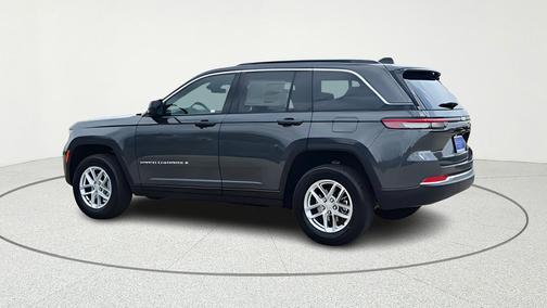 Metallic 2026 Jeep Grand Cherokee Laredo