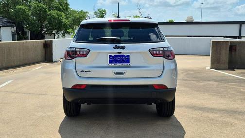 Silver Zynith 2026 Jeep Compass Latitude