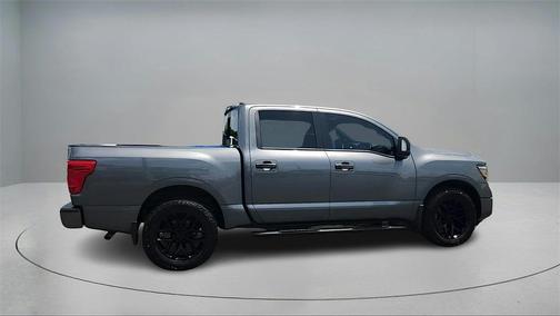 2023 Nissan Titan SV