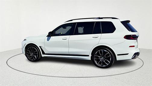 2023 BMW X7 M60i