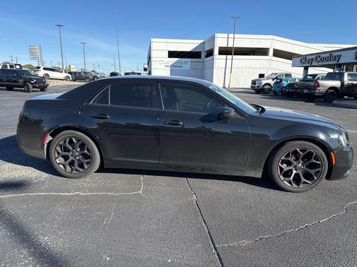 2019 Chrysler 300 Touring