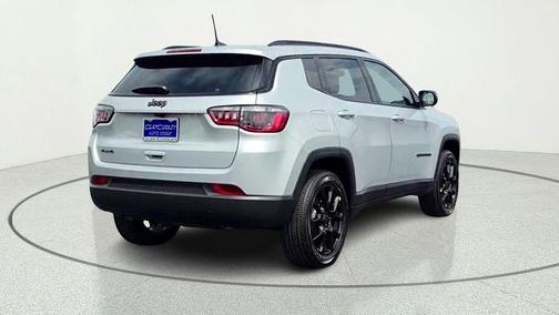Silver Zynith 2026 Jeep Compass Latitude