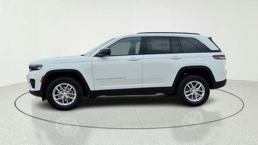 Bright White Clearcoat 2026 Jeep Grand Cherokee Laredo