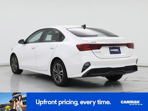 White 2023 Kia Forte LXS