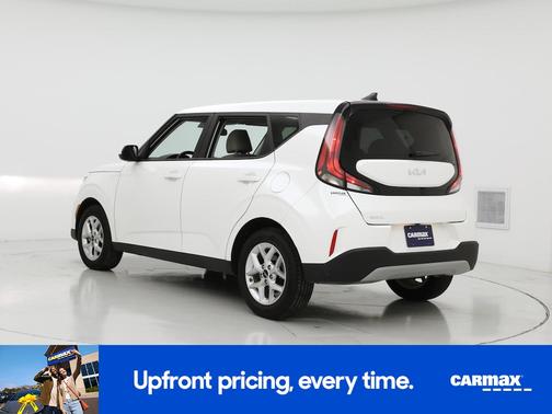 White 2025 Kia Soul LX