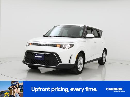 White 2025 Kia Soul LX