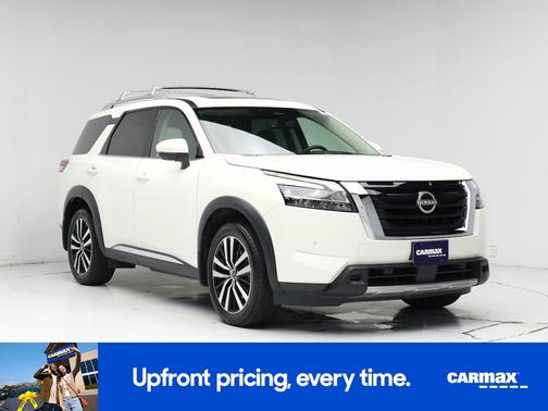 2022 Nissan Pathfinder SV