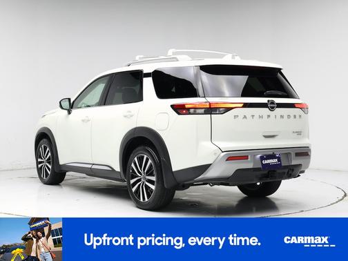 2022 Nissan Pathfinder SV