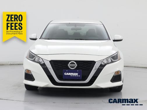 White 2019 Nissan Altima S