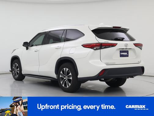 White 2020 Toyota Highlander XLE