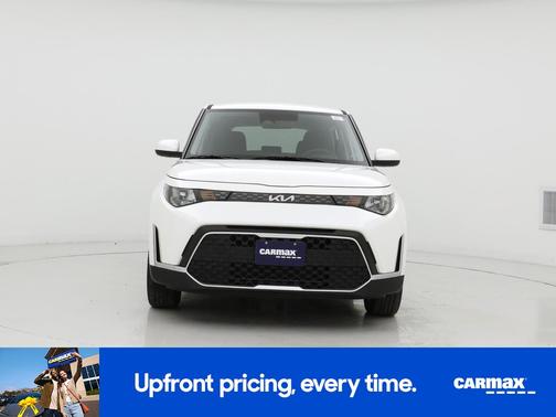 White 2025 Kia Soul LX