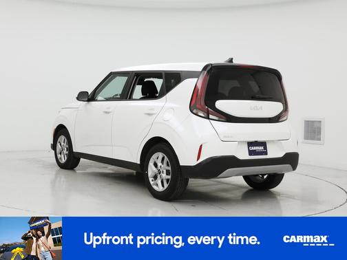 White 2025 Kia Soul LX