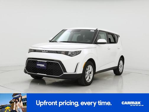 White 2025 Kia Soul LX