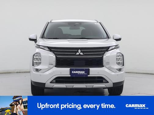 White 2024 Mitsubishi Outlander SE