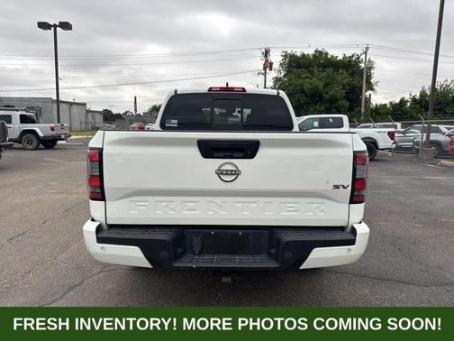 Glacier White 2022 Nissan Frontier SV