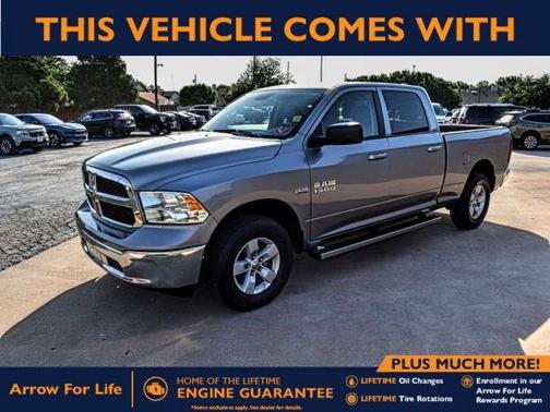 Photo 5 of 25 of 2020 RAM 1500 Classic SLT
