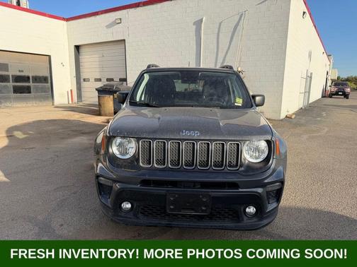 Graphite Gray 2022 Jeep Renegade Latitude