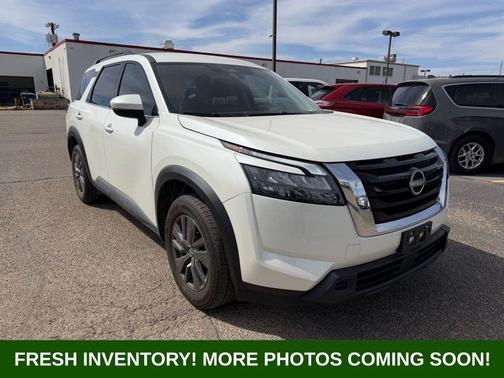 Pearl White Tri-Coat 2024 Nissan Pathfinder SV