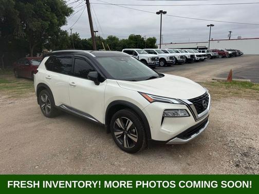 2 Tone White / Black Roof 2023 Nissan Rogue Platinum