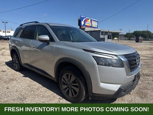 Brilliant Silver Metallic 2025 Nissan Pathfinder SV