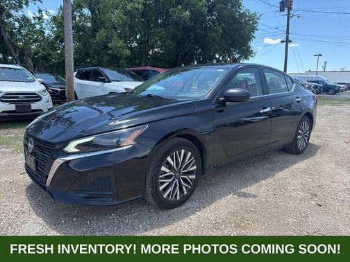 Black 2025 Nissan Altima SV