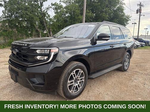 Black Metallic 2025 Ford Expedition Active