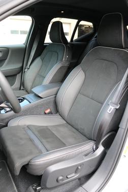 2021 Volvo XC40 Recharge Pure Electric P8 R-Design