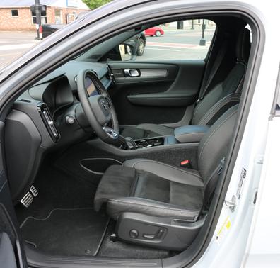 2021 Volvo XC40 Recharge Pure Electric P8 R-Design