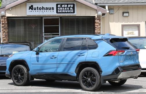 2022 Toyota RAV4 Hybrid SE