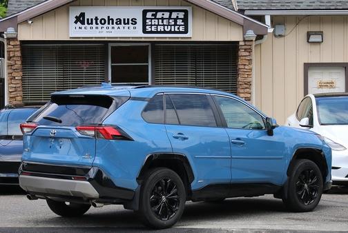 2022 Toyota RAV4 Hybrid SE