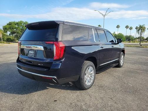 Midnight Blue Metallic 2023 GMC Yukon XL SLT