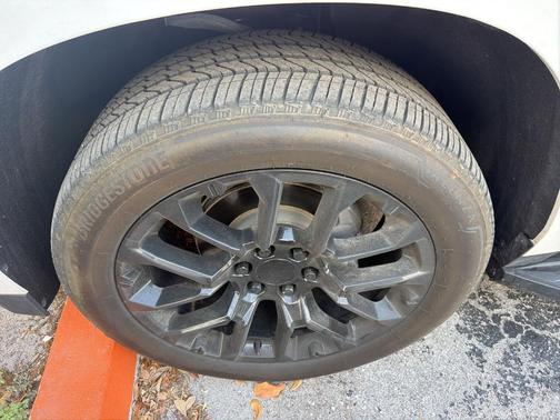 Summit White 2023 GMC Yukon Denali