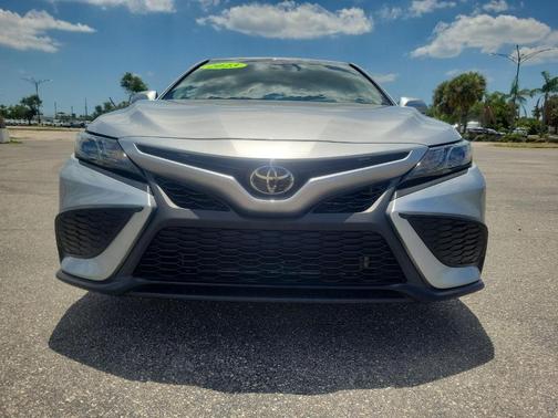 Celestial Silver Metallic 2023 Toyota Camry SE