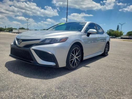 Celestial Silver Metallic 2023 Toyota Camry SE