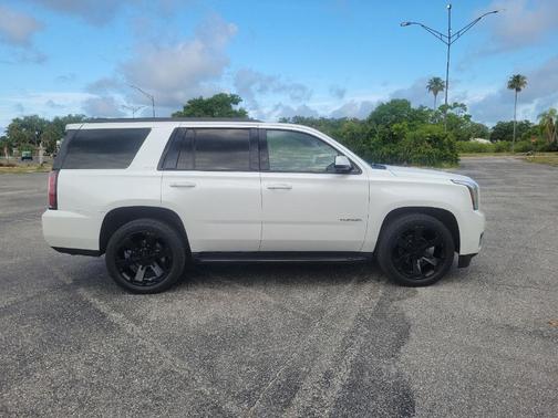 White Frost 2019 GMC Yukon SLT